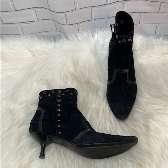 Tod's Black Suede Studded Kitten Heel Boot… - Picture 1 of 7